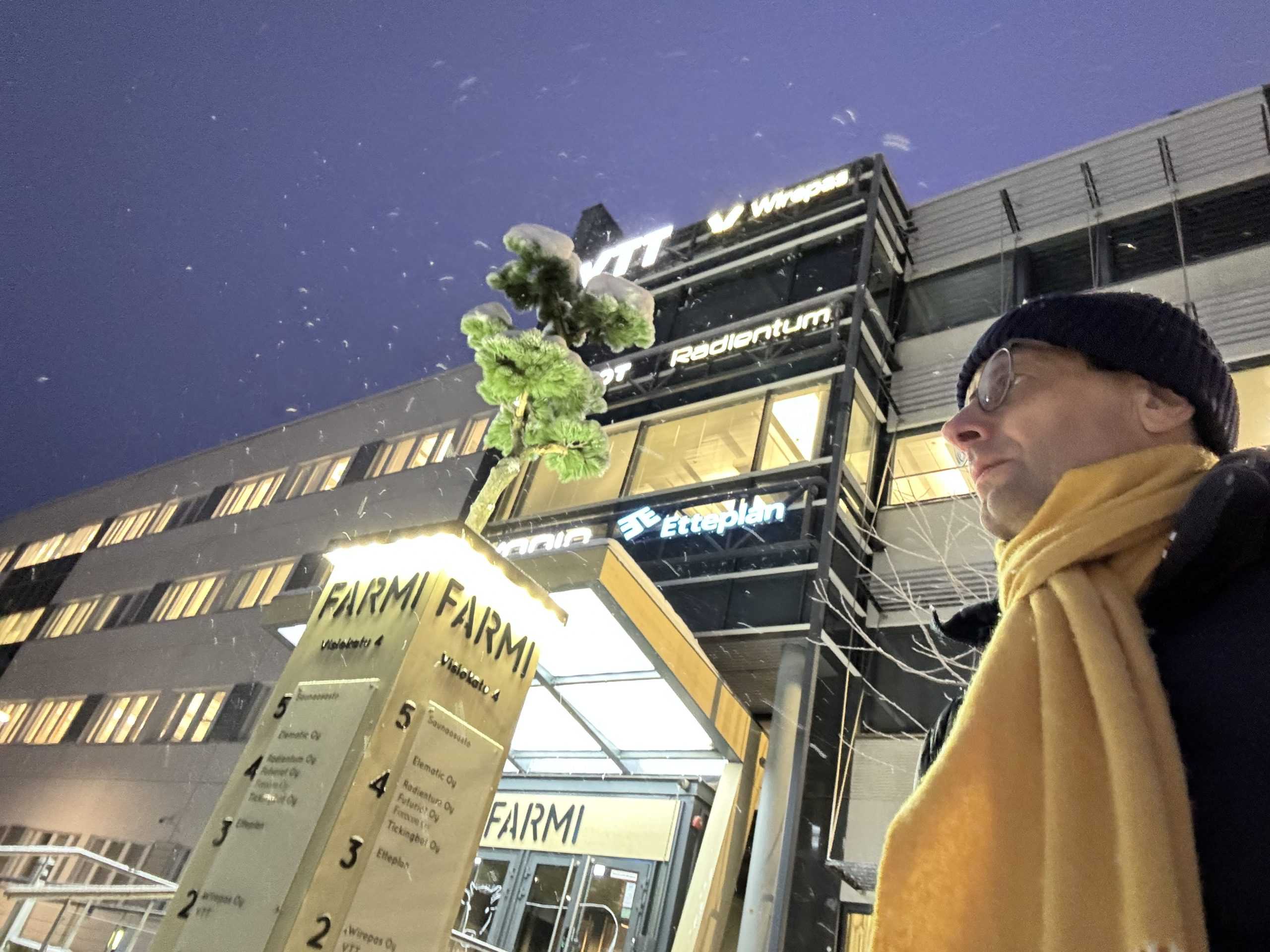 Image of Wirepas VP of Product in front of the office building