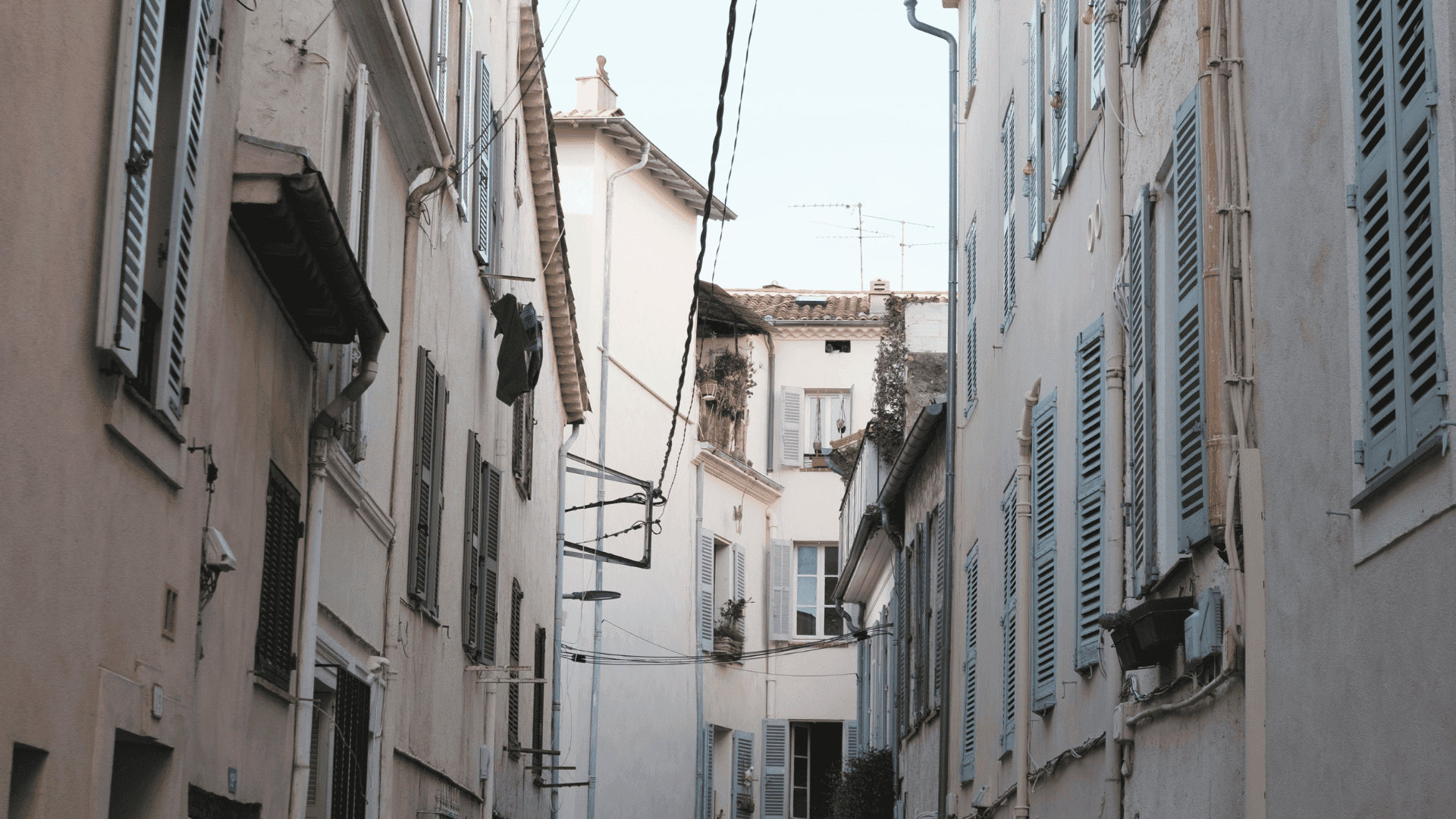 Image of a narrow urban street representing grid edge environments in a residential area.